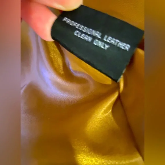 🤠🎶 EUC Women’s 100% Genuine Leather Fringe Jacket💯 - Picture 12 of 16